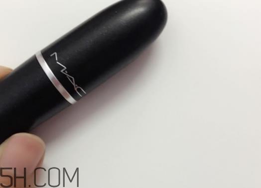 mac ladybug和ruby woo哪个好看_试色对比