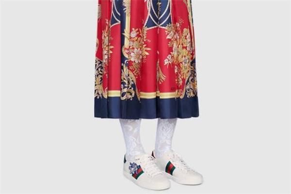 gucci猪年限定小白鞋多少钱 可爱到犯规