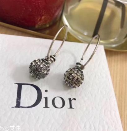 dior迪奥耳环多少钱？