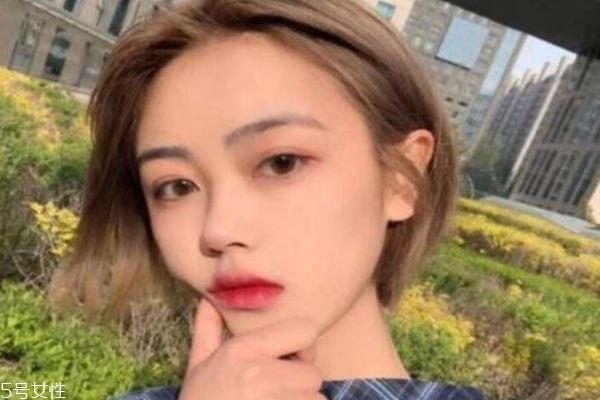 黑茶色是黑色吗 黑茶色和亚麻色有什么区别