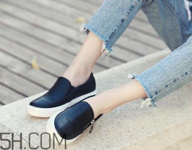 ​乐福鞋要穿袜子吗？乐福鞋配什么袜子？