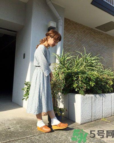 春天怎么穿出清新风？日本女生的萨博凉鞋穿搭方法