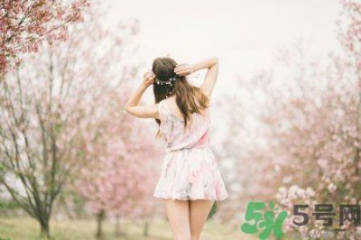 ​春天怎么穿出清新风格？日本女生的萨博凉鞋穿搭方法