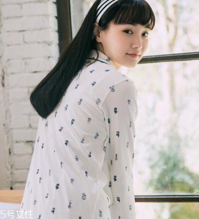 睡衣大点好还是小点好？睡衣买大的还是小的