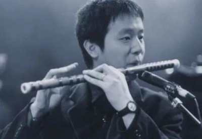 ​看了窦唯年轻时的照片，我才终于明白为什么王菲当年会嫁给他