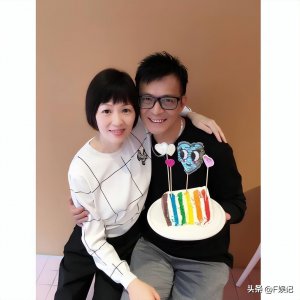 ​黄日华61岁生日与女儿黄芷晴庆祝 父女俩相依为命开心合影