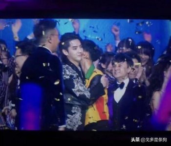 ​黄子韬微博重新关注鹿晗、吴亦凡，网友称这是“12月的奇迹”！