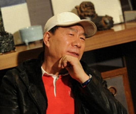 唯一治得了赵本山的人，曾酒后戳其脑袋，和张艺谋分道大爆其丑事