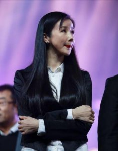 ​“古典美女”孙菲菲令人叹惜的整容之路：最近她又复出了