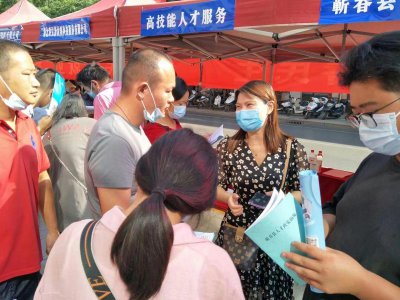​蕲春48家企业携1525个岗位招贤纳士