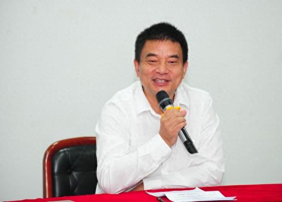 他是四川省首富 身家高达425亿，为人十分低调！