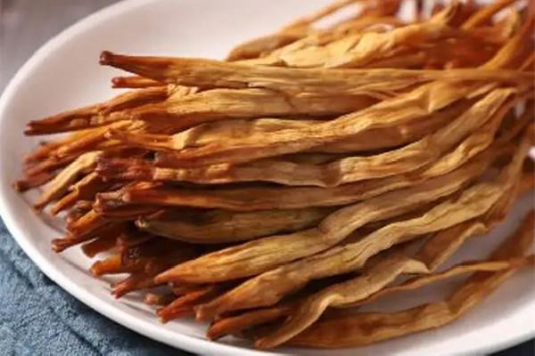 干黄花菜要煮多久才能吃 干黄花菜可以直接煮吗