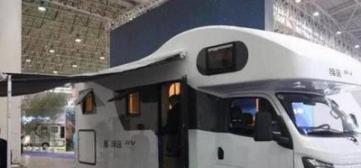 ​五征居然出房车了，这么大才卖8万，农民工开心坏了：省的租房了