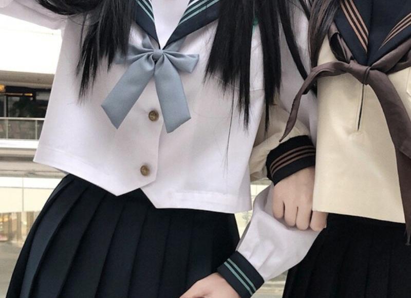 女生夹腿是个什么意思（夹腿的症状及危害）