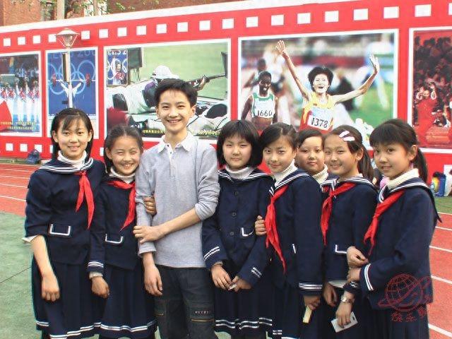 他13岁演《快乐星球》丁凯乐，出了书留了学，如今长成这样了