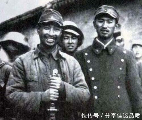 李晨和他的父亲（传闻李晨的爷爷是这位开国中将）(3)