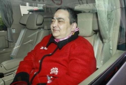 何超雄经历了什么为什么那么胖年轻时美貌照？何超雄为何不要财产