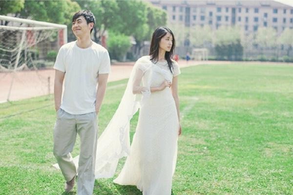 朱亚文和老婆婚纱照（朱亚文老婆孕肚凸起发福变样）(9)
