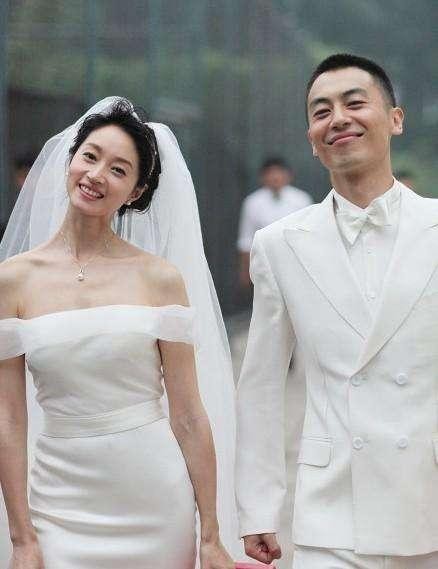 朱亚文和老婆婚纱照（朱亚文老婆孕肚凸起发福变样）(8)