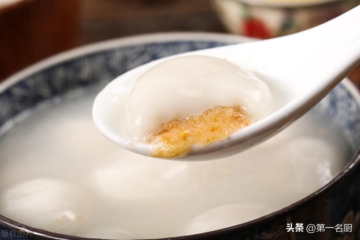 汤圆是冷水煮还是热水煮(煮汤圆是用凉水还是热水？)