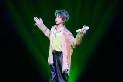 ​王源＂客厅狂欢＂巡演终点站抵达家乡重庆 温暖开唱