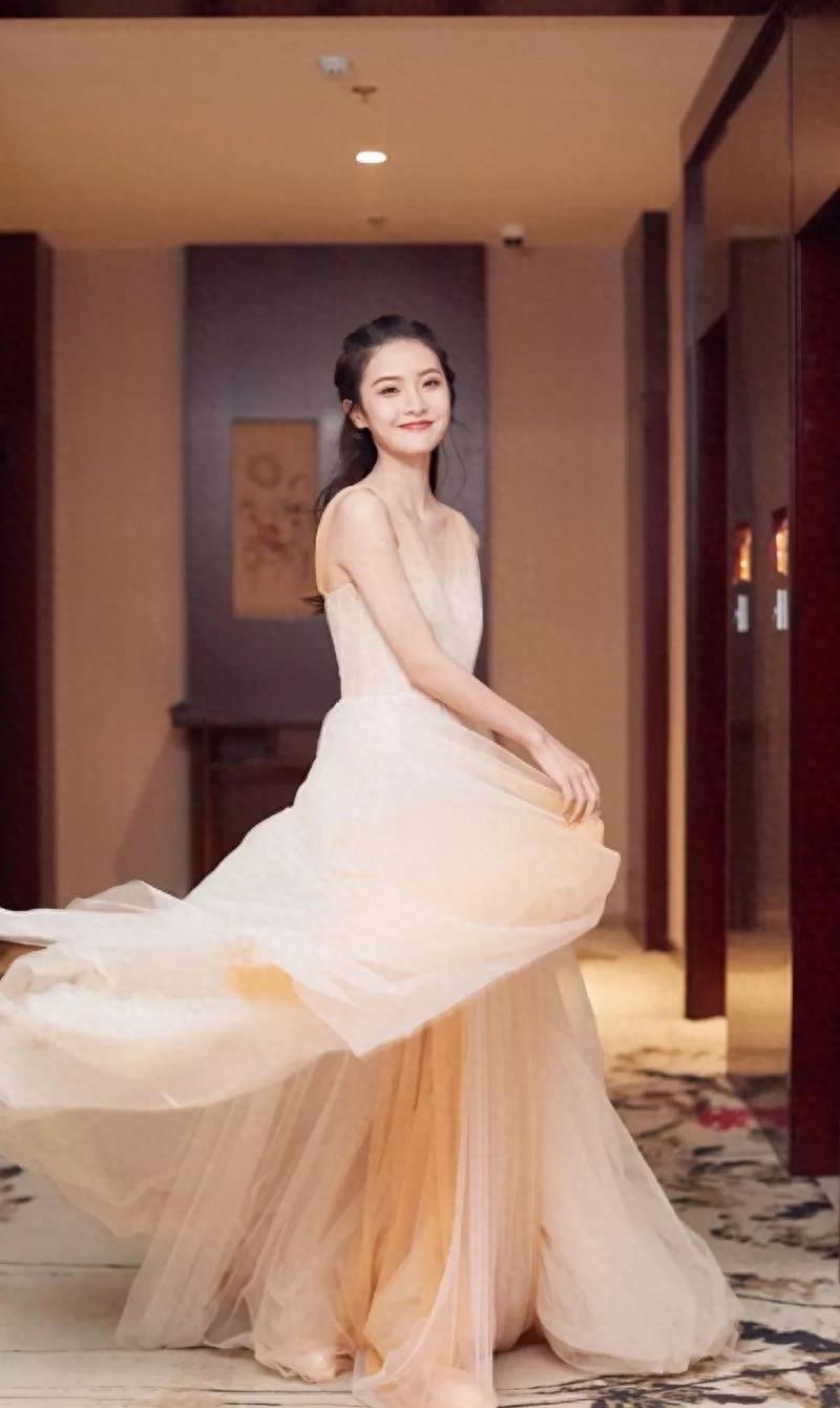 赖雨濛手机壁纸图片照片合集，可可爱爱的仙女小姐姐来啦
