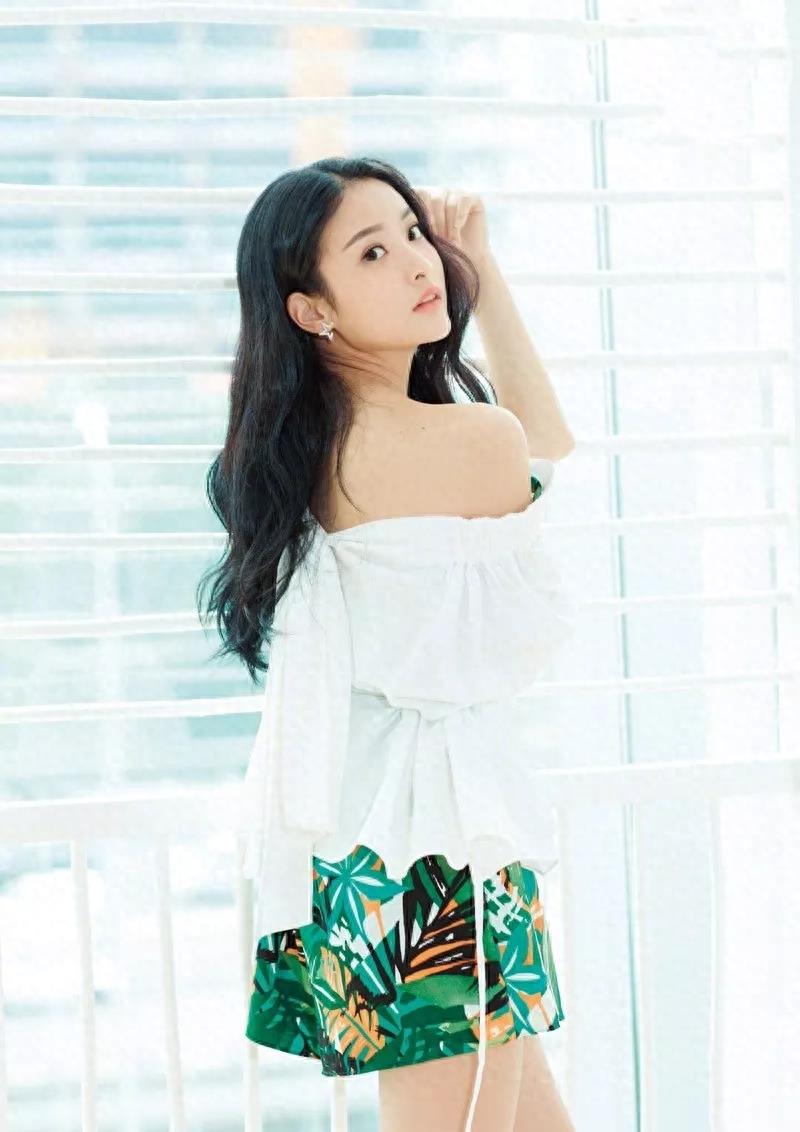 赖雨濛手机壁纸图片照片合集，可可爱爱的仙女小姐姐来啦