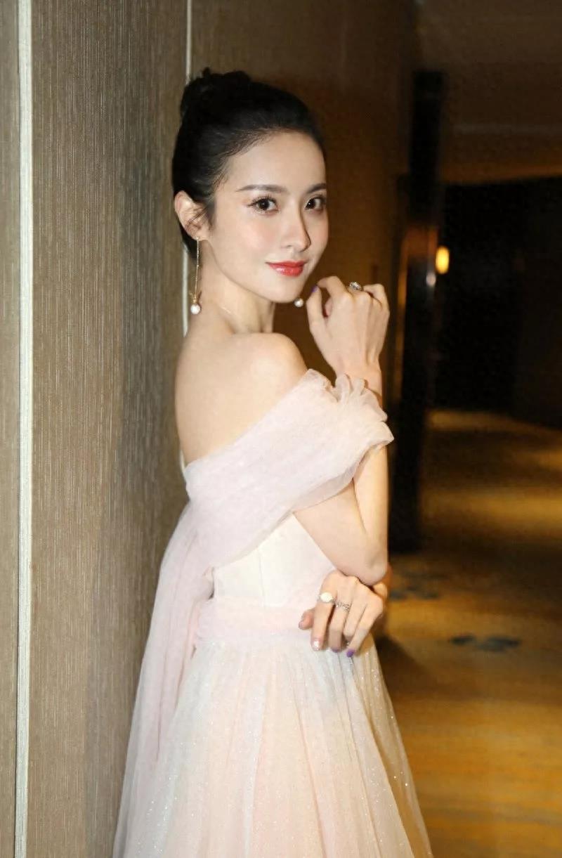 赖雨濛手机壁纸图片照片合集，可可爱爱的仙女小姐姐来啦