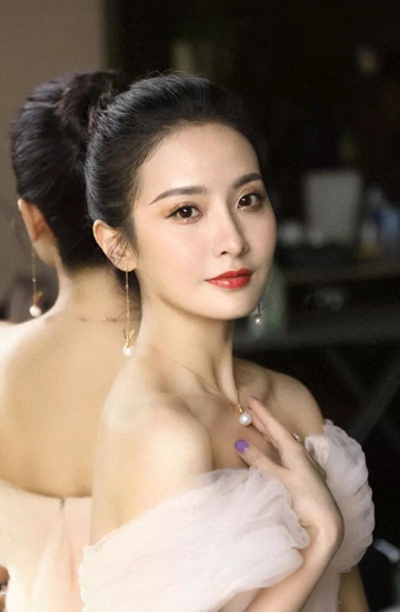 赖雨濛手机壁纸图片照片合集，可可爱爱的仙女小姐姐来啦