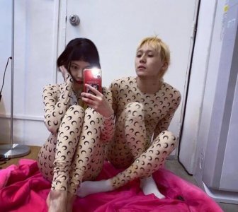 ​金泫雅男朋友（金泫雅晒与男友金晓钟合照）