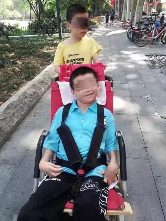 家人被隔离，17岁脑瘫儿独自在家6天后死亡，当地成立调查组
