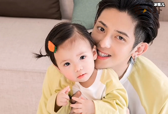 符龙飞和一岁女儿