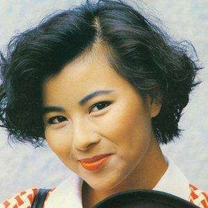 李美凤：电眼美人，曾败邱淑贞夺港姐亚军，今嫁入豪门人生美满