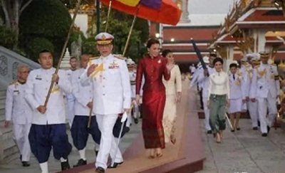 泰国玛哈国王第四任妻子:苏提达空姐变王后稳坐如山,风光无限好
