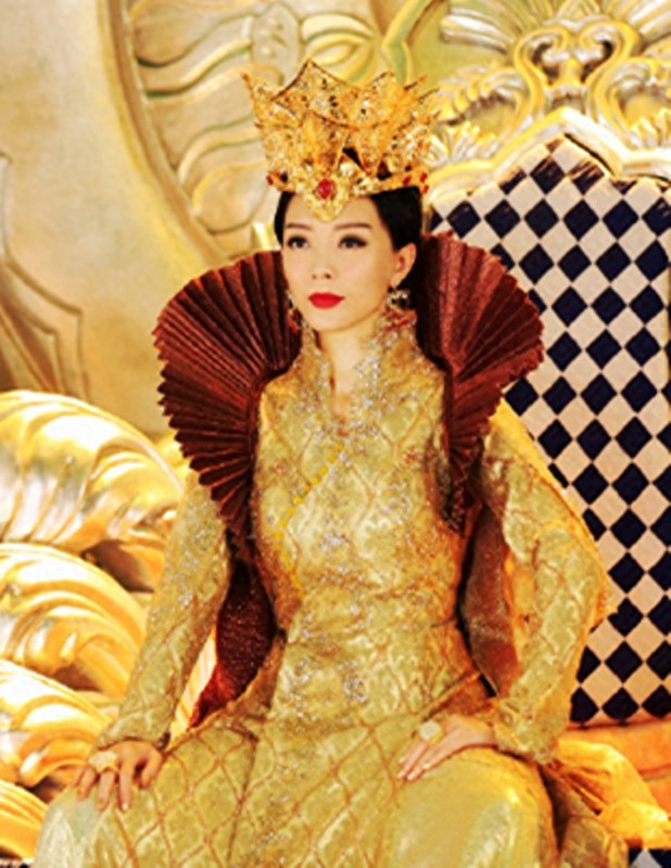 鹿晗首部古装剧《择天记》新剧照，娜扎、吴倩为他成情敌