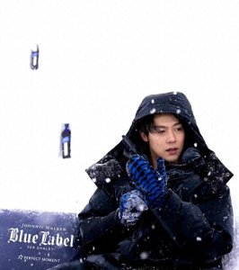 泰星Mark晒出日本滑雪帅照,和妻子Kim为清迈一所学校建图书馆