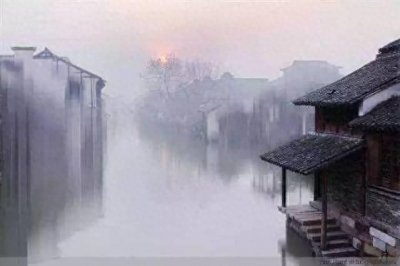 词|韦庄:春水碧于天,画船听雨眠。垆边人似月,皓腕凝霜雪