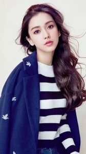 杨颖旧照!早年T台走秀图曝光,这妆真绝了