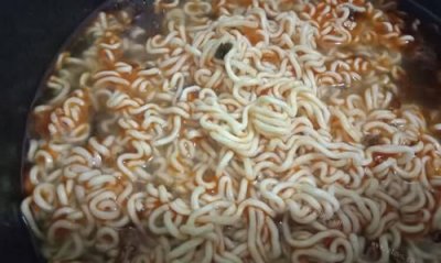 ​泡面和干吃哪个热量更高，一桶泡面和两瓶啤酒哪个热量高？