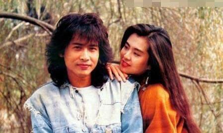 娱乐齐秦谈王祖贤落泪现场(王祖贤戴墨镜惹争议)  2