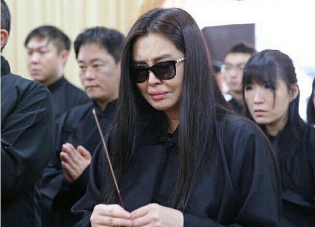 娱乐齐秦谈王祖贤落泪现场(王祖贤戴墨镜惹争议)  1