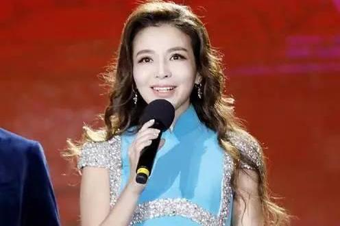 央视主持人朱迅再患癌症，自爆已经退出央视？