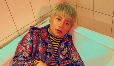 ​过气明星的卑微：街头求抱、成老赖、给网红打工，风光不再