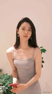 ​何雨虹应该是一股清流了，年近30颜值巅峰，曾演活塞罕坝精神