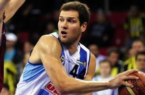 25岁加盟NBA,大龄新秀,终成领袖