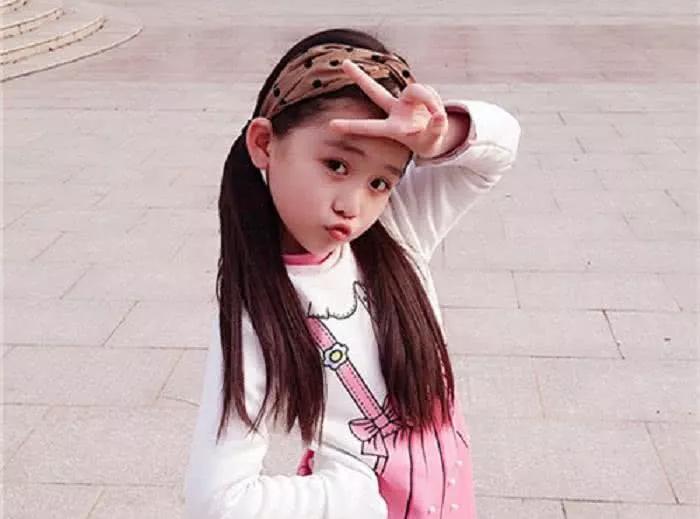 8岁时饰演邓伦的女儿,走红后资源不断,长相可跟阿拉蕾媲美