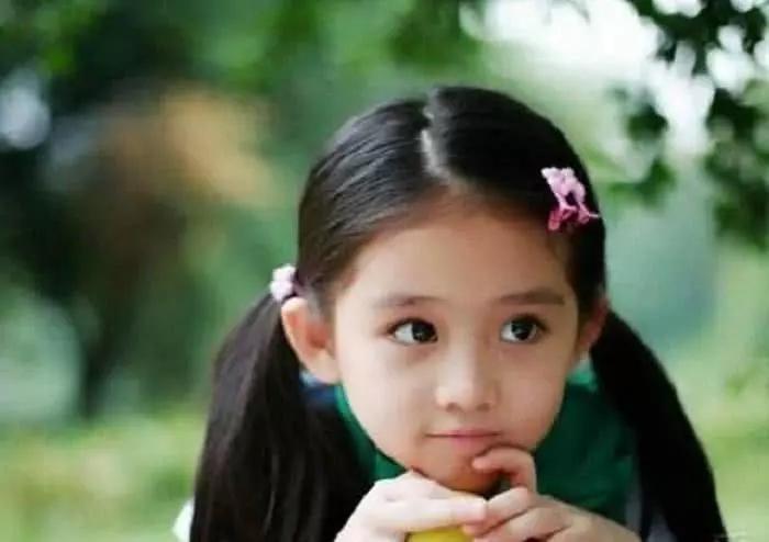 8岁时饰演邓伦的女儿,走红后资源不断,长相可跟阿拉蕾媲美