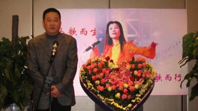​歌手叶凡，高烧不退，演唱现场复发，后抢救无效离世年仅37岁