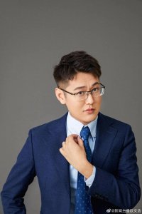 ​欧文浩：县级台的他，“花短裤播新闻”成为网红，粉丝千万