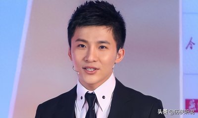 ​边策：央视最帅主持，32岁前途无量，谁料和母亲通话后从8楼跳下